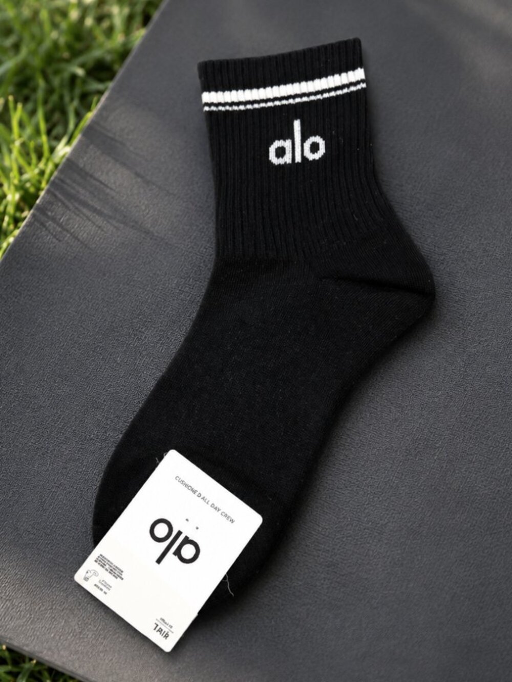 ALO Yoga Black Ribbed Crew Socks NWT White Logo